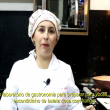 VÍDEO: ESCONDIDINHO DE BATATA DOCE COM FRANGO | COZINHA UNIVERSITÁRIA